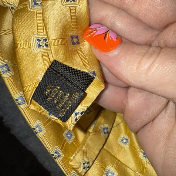 Donald Trump Signature Men's 100% Silk Classic Yellow Gold Mens Tie - Picture 7 of 7